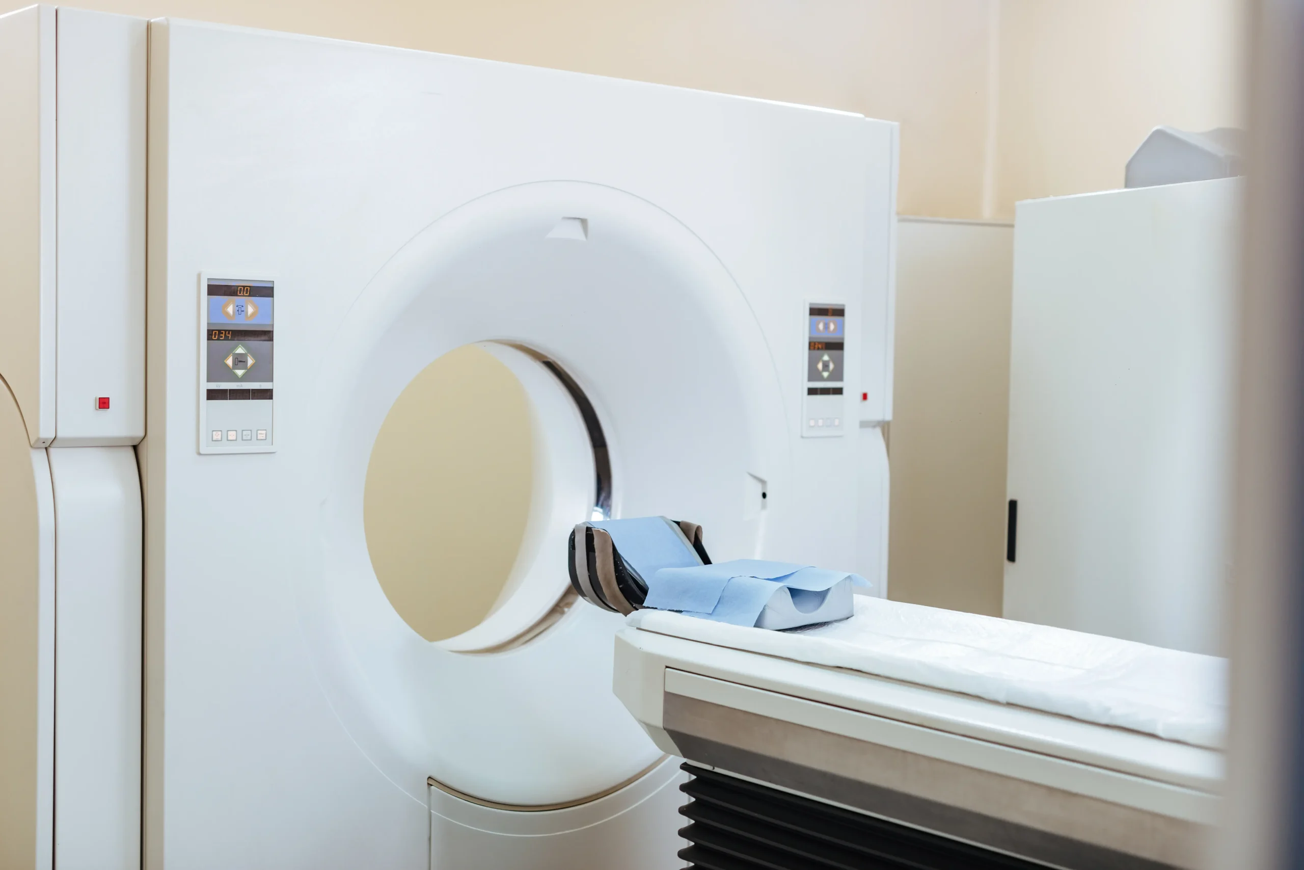 maquina-de-imagenes-por-resonancia-magnetica-en-el-hospital